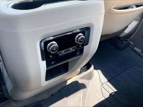Used 2022 GMC Yukon Denali w/ Denali Premium Package RWD image 33