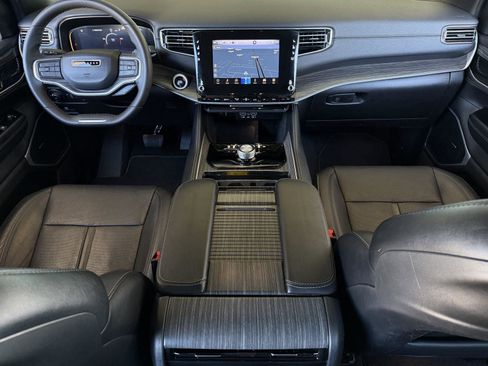 Used 2024 Jeep Wagoneer Series II w/ Flexible Seating Group RWD image 6