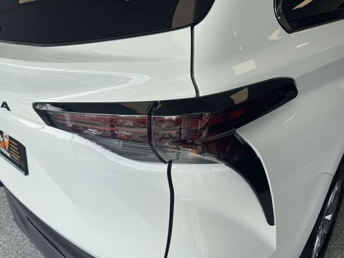 Used 2026 Toyota Sienna LE FWD image 11