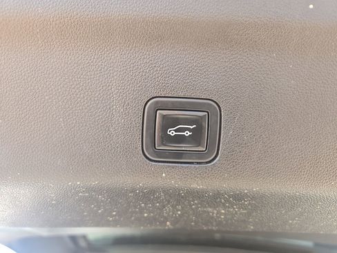 Used 2023 Chevrolet Suburban Z71 w/ Luxury Package image 15