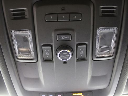 Used 2022 Chevrolet Suburban Premier image 23