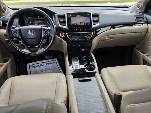 Used 2017 Honda Pilot Touring image 9
