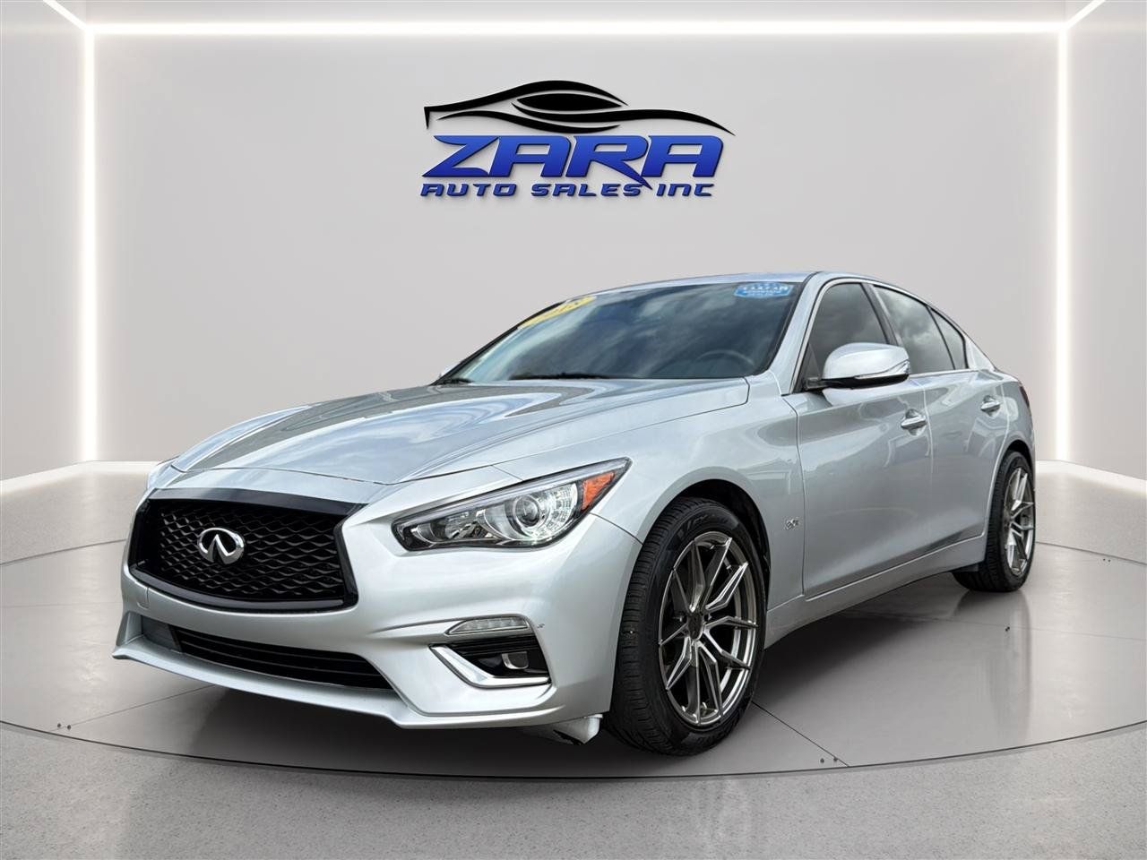 Used 2018 INFINITI Q50 Luxe w/ Essential Package (3.0T Luxe) AWD/4WD image 3