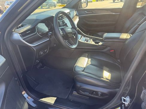 Used 2024 Jeep Grand Cherokee L Limited w/ Luxury Tech Group II AWD/4WD image 13
