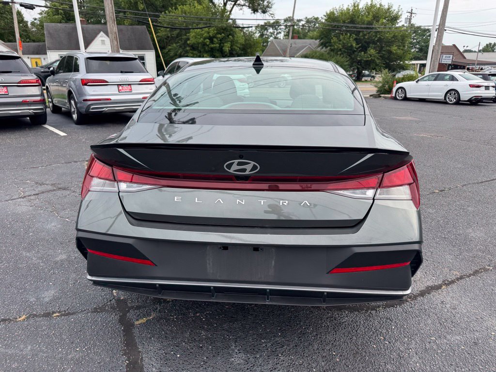 Used 2026 Hyundai Elantra Sport FWD image 7