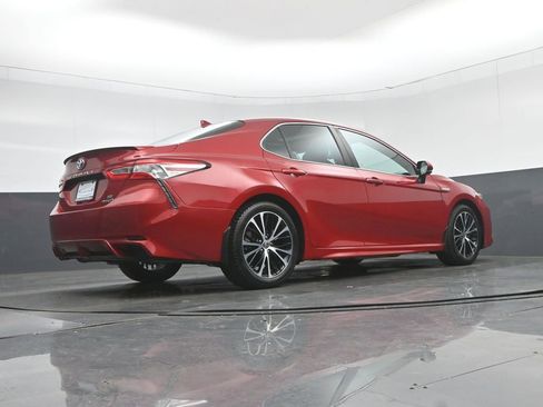 Used 2020 Toyota Camry SE w/ Sunroof Package FWD image 56