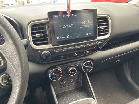 Used 2021 Hyundai Venue SE w/ Cargo Package FWD image 6