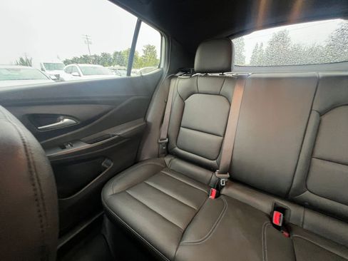 Used 2025 Buick Envista Sport Touring image 39