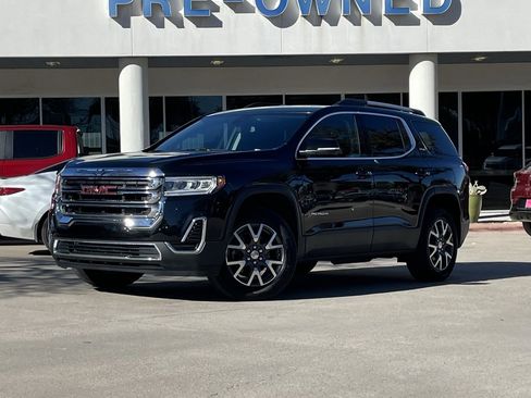 Used 2023 GMC Acadia SLE w/ Driver Convenience Package image 2