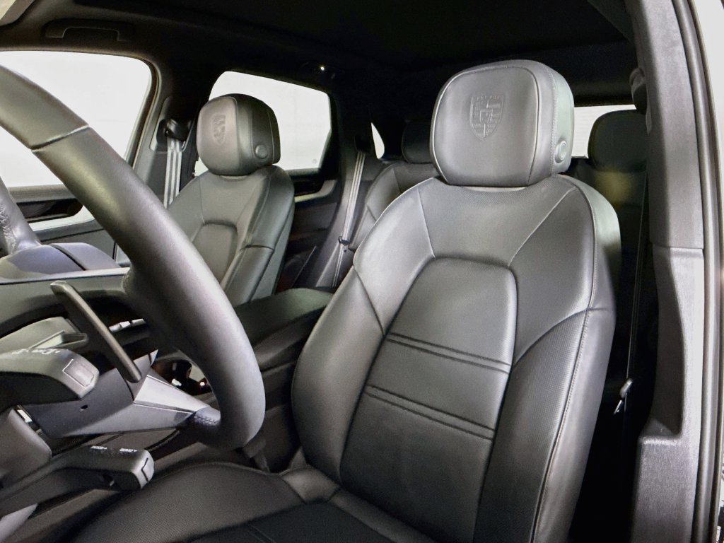 Certified 2025 Porsche Cayenne AWD/4WD image 5
