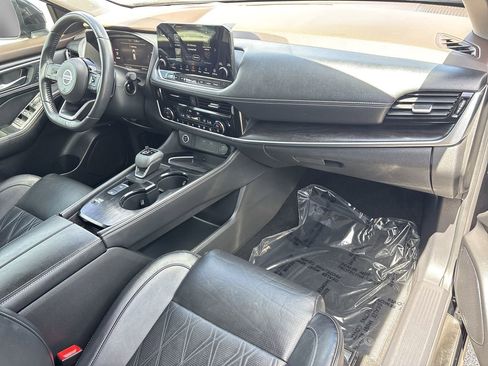 Used 2021 Nissan Rogue Platinum image 12