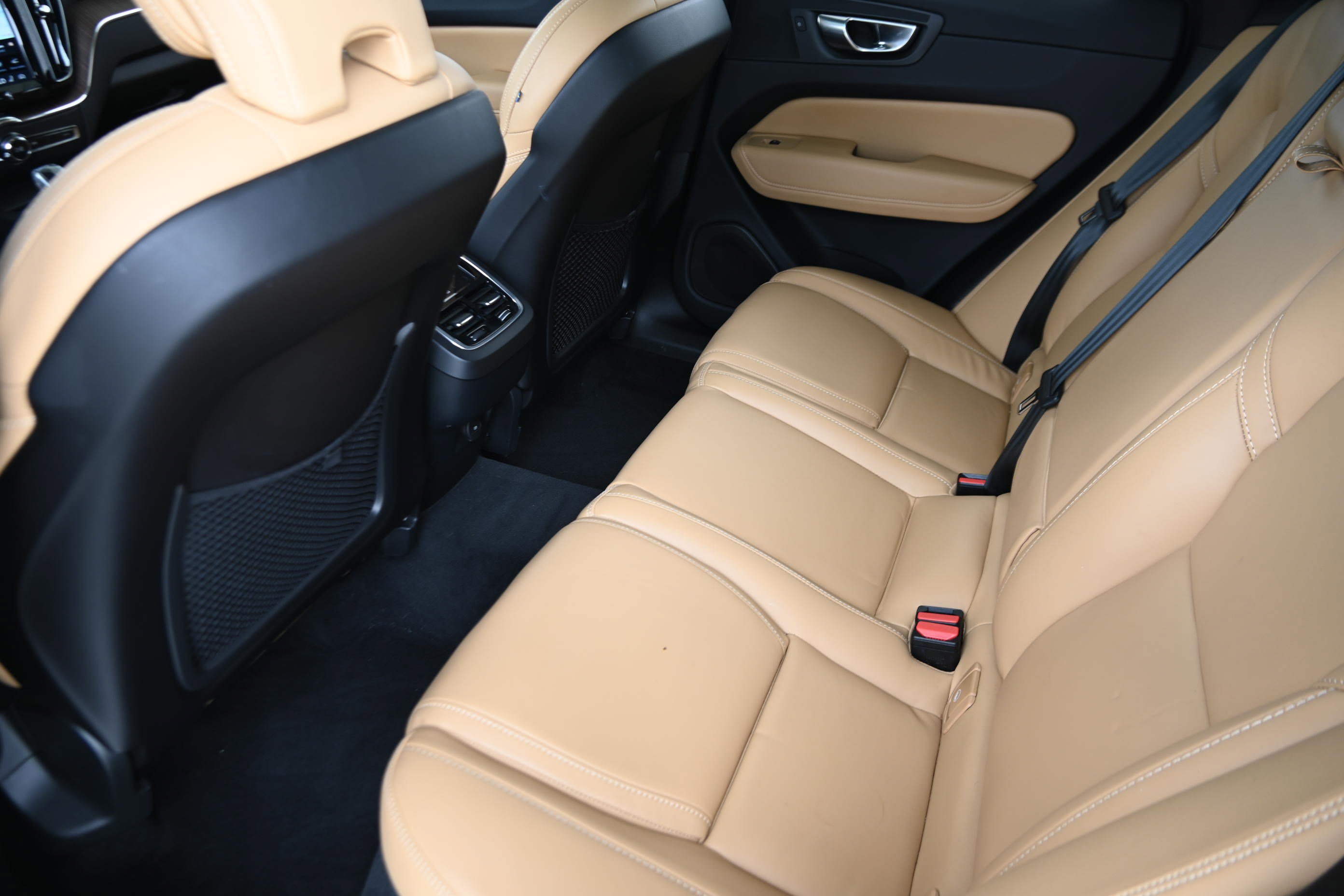 Used 2022 Volvo XC60 B5 Inscription w/ Advanced Package FWD image 13