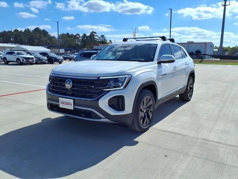 New 2026 Volkswagen Atlas Cross Sport SE FWD image 2