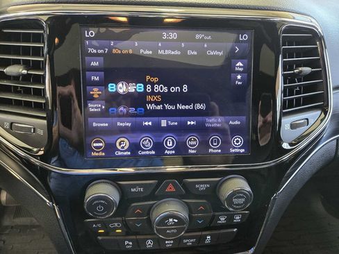 Used 2020 Jeep Grand Cherokee Limited AWD/4WD image 17