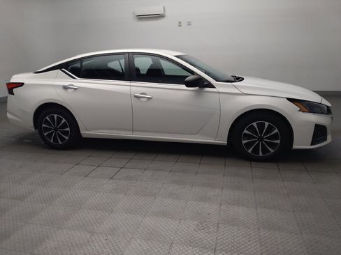 Used 2024 Nissan Altima 2.5 S FWD image 11