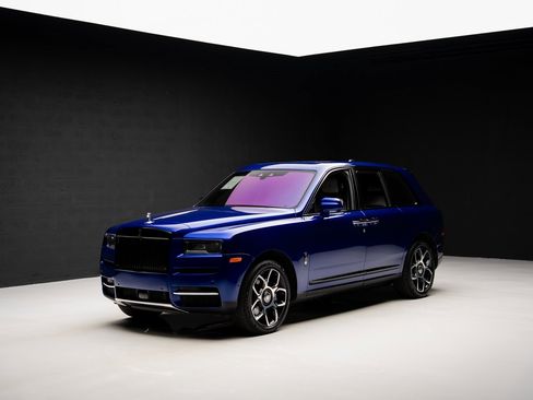 Used 2021 Rolls-Royce Cullinan Black Badge image 4