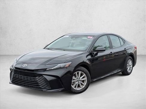 Used 2025 Toyota Camry LE image 1