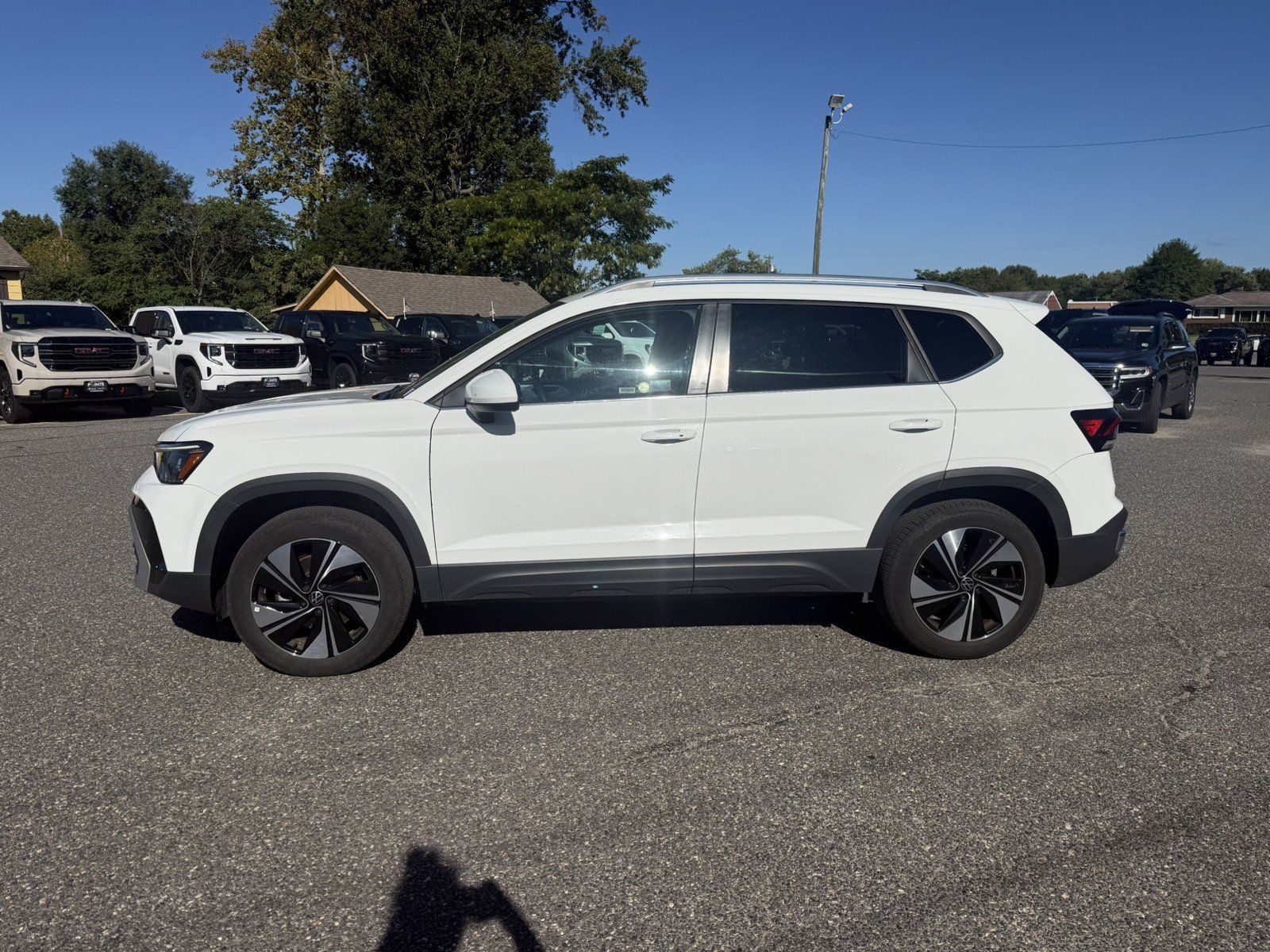 Used 2025 Volkswagen Taos SE AWD/4WD image 6