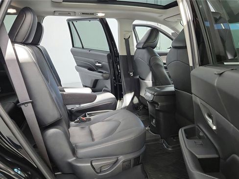 Used 2024 Toyota Grand Highlander Platinum image 18