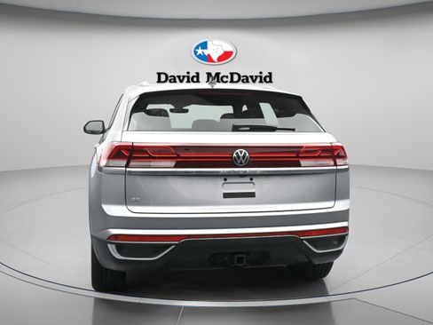 Used 2024 Volkswagen Atlas Cross Sport SE FWD image 7