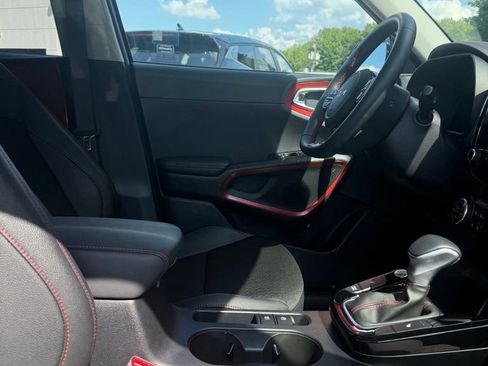 Used 2025 Kia Soul GT-Line w/ GT-Line Technology Package FWD image 9