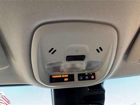 Used 2025 Chevrolet Trax LT image 31