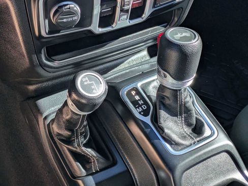 Used 2023 Jeep Wrangler Unlimited Sahara AWD/4WD image 31