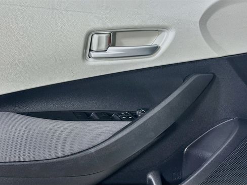 Used 2021 Toyota Corolla LE FWD image 24