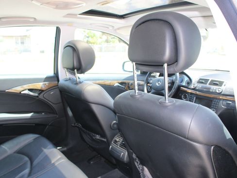 Used 2007 Mercedes-Benz E 350 4MATIC Sedan image 31