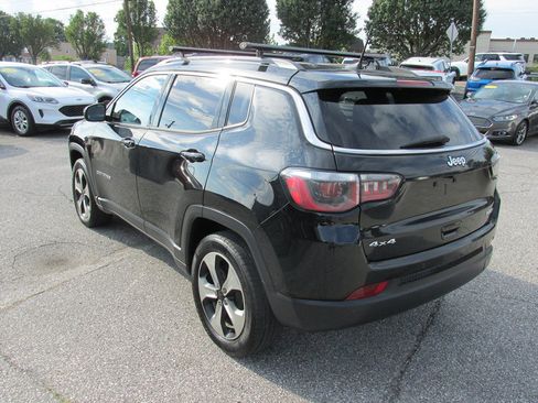 Used 2018 Jeep Compass Latitude w/ Popular Equipment Group AWD/4WD image 5