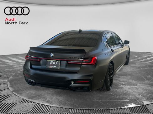Used 2022 BMW 740i w/ M Sport Package RWD image 5