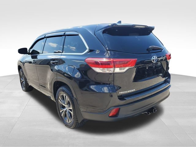 Used 2017 Toyota Highlander Plus AWD/4WD image 6