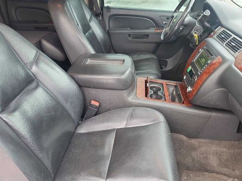 Used 2011 Chevrolet Suburban LTZ image 12