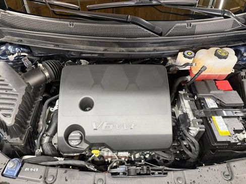 Used 2022 Chevrolet Traverse LS AWD/4WD image 11