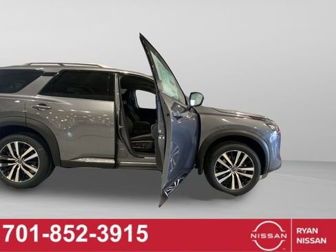 New 2025 Nissan Pathfinder Platinum image 19