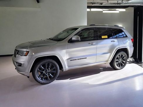 Used 2020 Jeep Grand Cherokee Altitude image 22