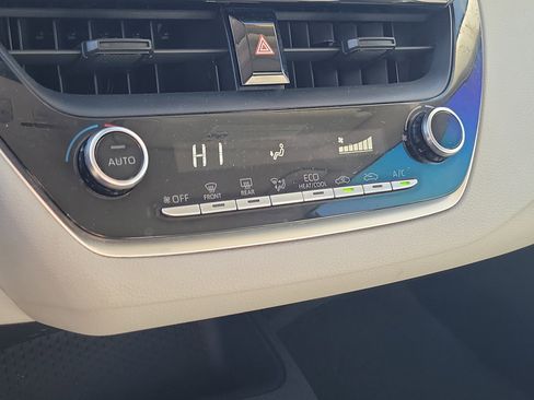 Used 2022 Toyota Corolla LE image 30