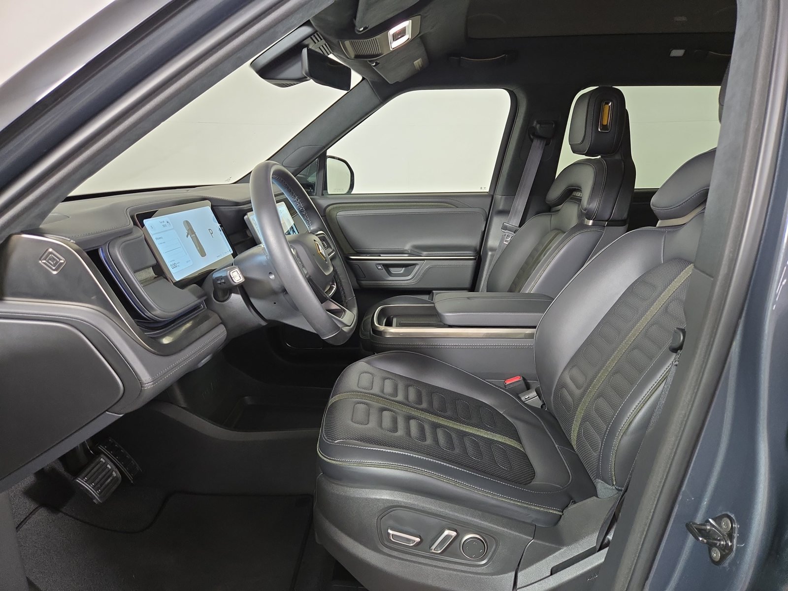 Used 2025 Rivian R1S Adventure Dual AWD/4WD image 20