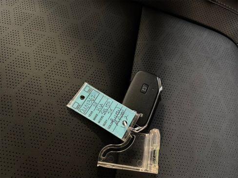 Certified 2024 Kia Seltos SX w/ SX Sunroof Package image 32