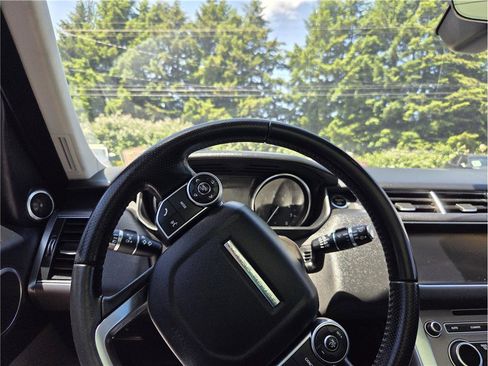 Used 2017 Land Rover Range Rover Sport HSE AWD/4WD image 17