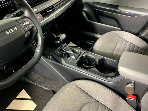Used 2025 Kia K4 EX FWD image 18
