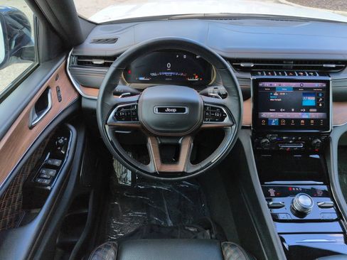 Used 2024 Jeep Grand Cherokee Summit AWD/4WD image 16