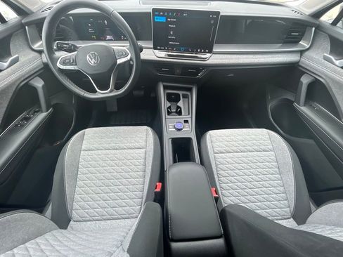 Certified 2025 Volkswagen Tiguan S FWD image 10