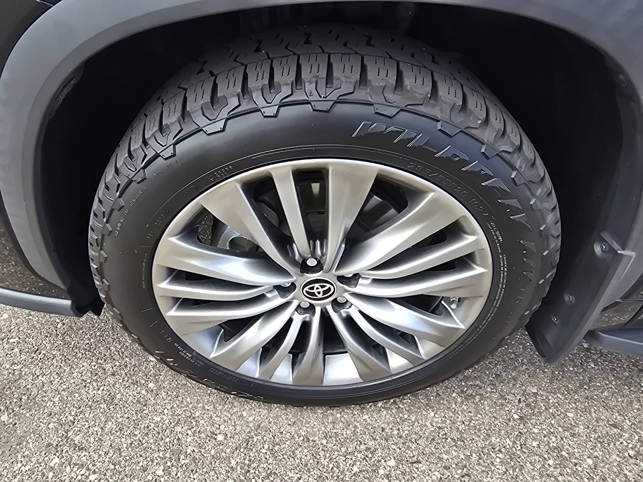 Used 2021 Toyota Highlander Platinum AWD/4WD image 9