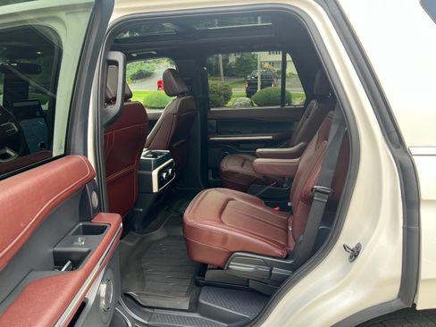 Used 2024 Ford Expedition Limited AWD/4WD image 15