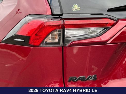 Used 2025 Toyota RAV4 LE AWD/4WD image 28
