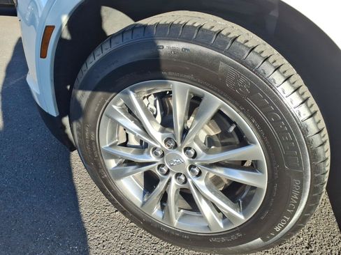 Certified 2024 Cadillac XT5 Premium Luxury w/ LPO, Floor Liner Package AWD/4WD image 9