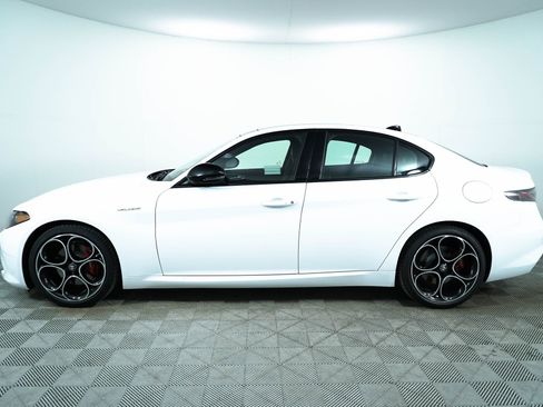 New 2024 Alfa Romeo Giulia Veloce image 6