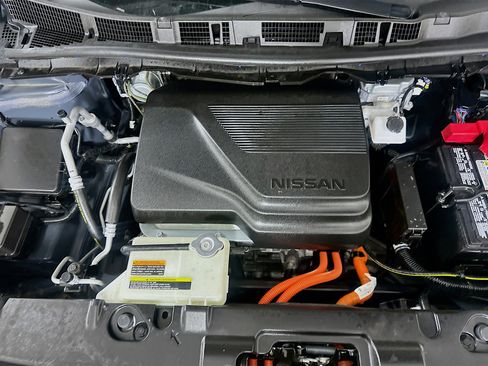 Used 2025 Nissan Leaf S image 31