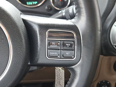 Used 2017 Jeep Wrangler Unlimited Rubicon w/ Connectivity Group image 27